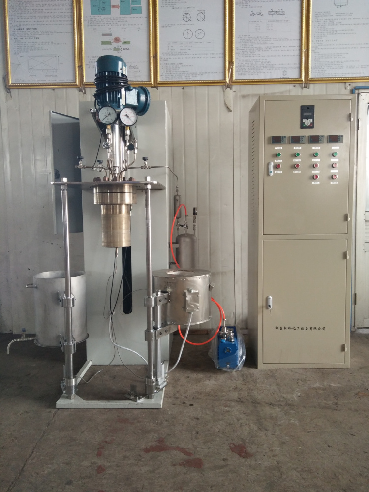 DFCF系列-釜體電動(dòng)升降翻轉(zhuǎn)、加熱爐和水槽電動(dòng)升降并可側(cè)移1