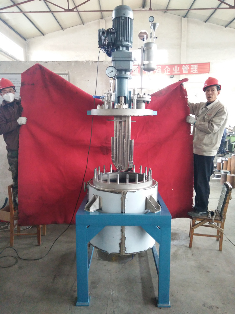 TFCF系列--電動升降釜蓋、直連攪拌、帶在線加料罐3