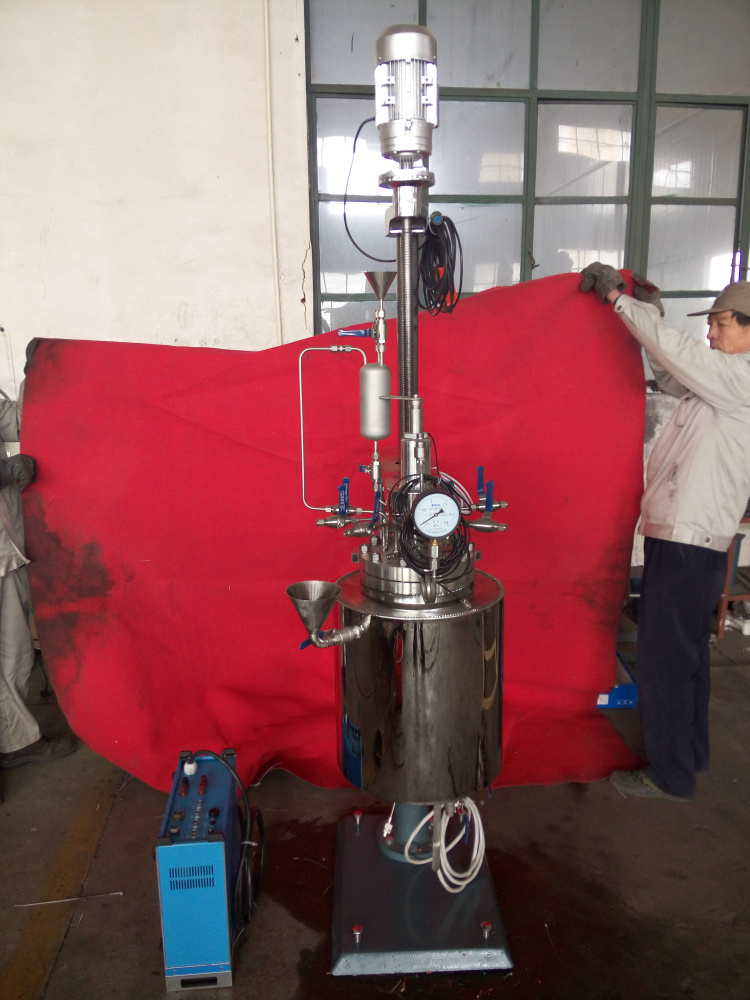 TFCF系列-釜體帶視鏡、電加熱管加熱、帶在線加料罐2